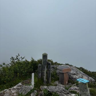 去年以上に真っ白。
去年、Ｃちゃんと登頂時、感激で泣けたー。