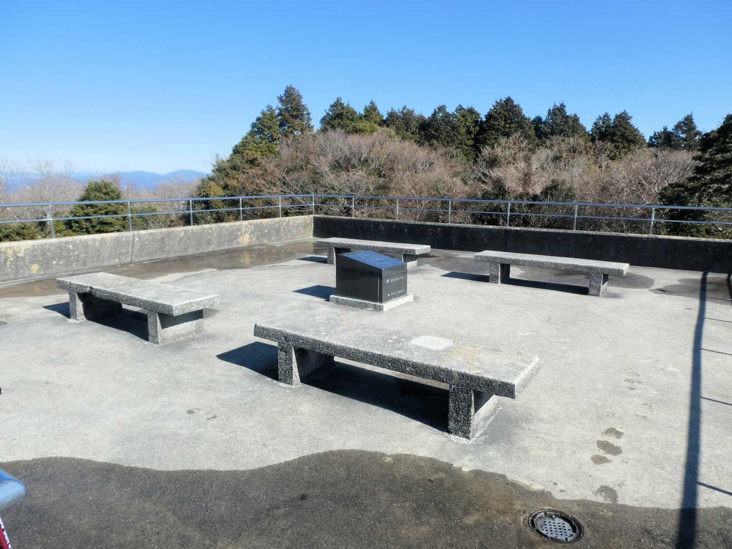 そんなに風も強くないのでここでお昼にします