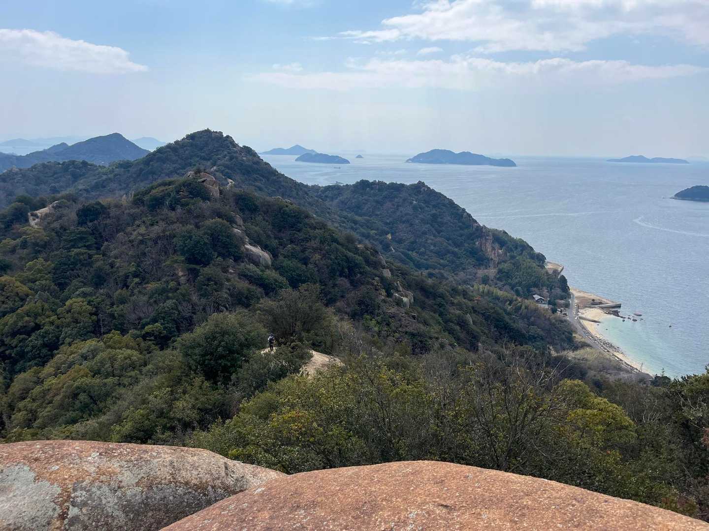 最高〜\( ˆoˆ )/🚩
でも、ここも登るのはよかったのですが、
下りるがちょっと怖くて、これからは無理したらあかんなぁって反省しました(*≧∀≦*)