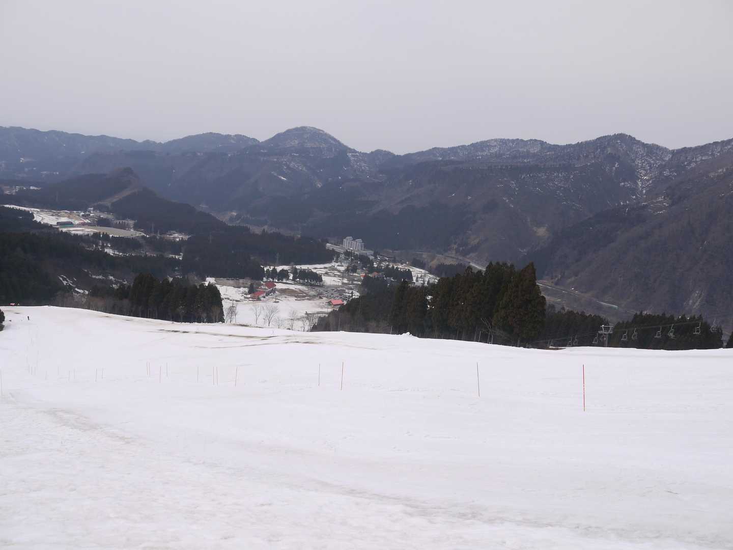 ゲレンデの端っこを通って下山