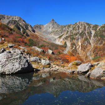 まさに絶景だよ😍
天狗池に鏡槍が🗻
紅葉のピークだ🍁
この上ない景色✨️