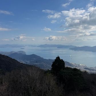 下山前にかぶと岩展望台から、もう一度瀬戸内海の多島美を楽しむ