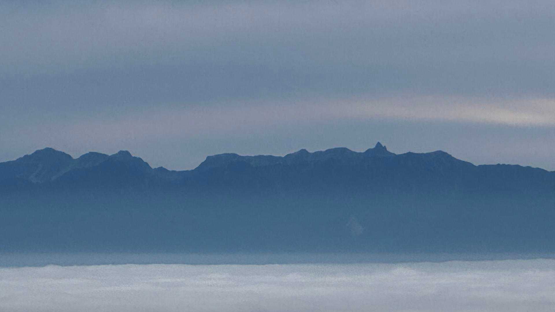 雲に浮かぶ槍穂高～。
