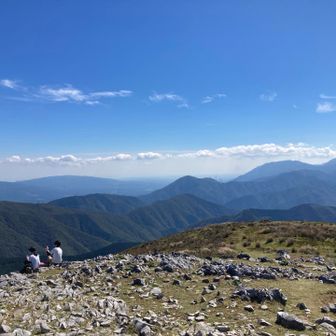 三重県方面に続く山々⛰️✨️