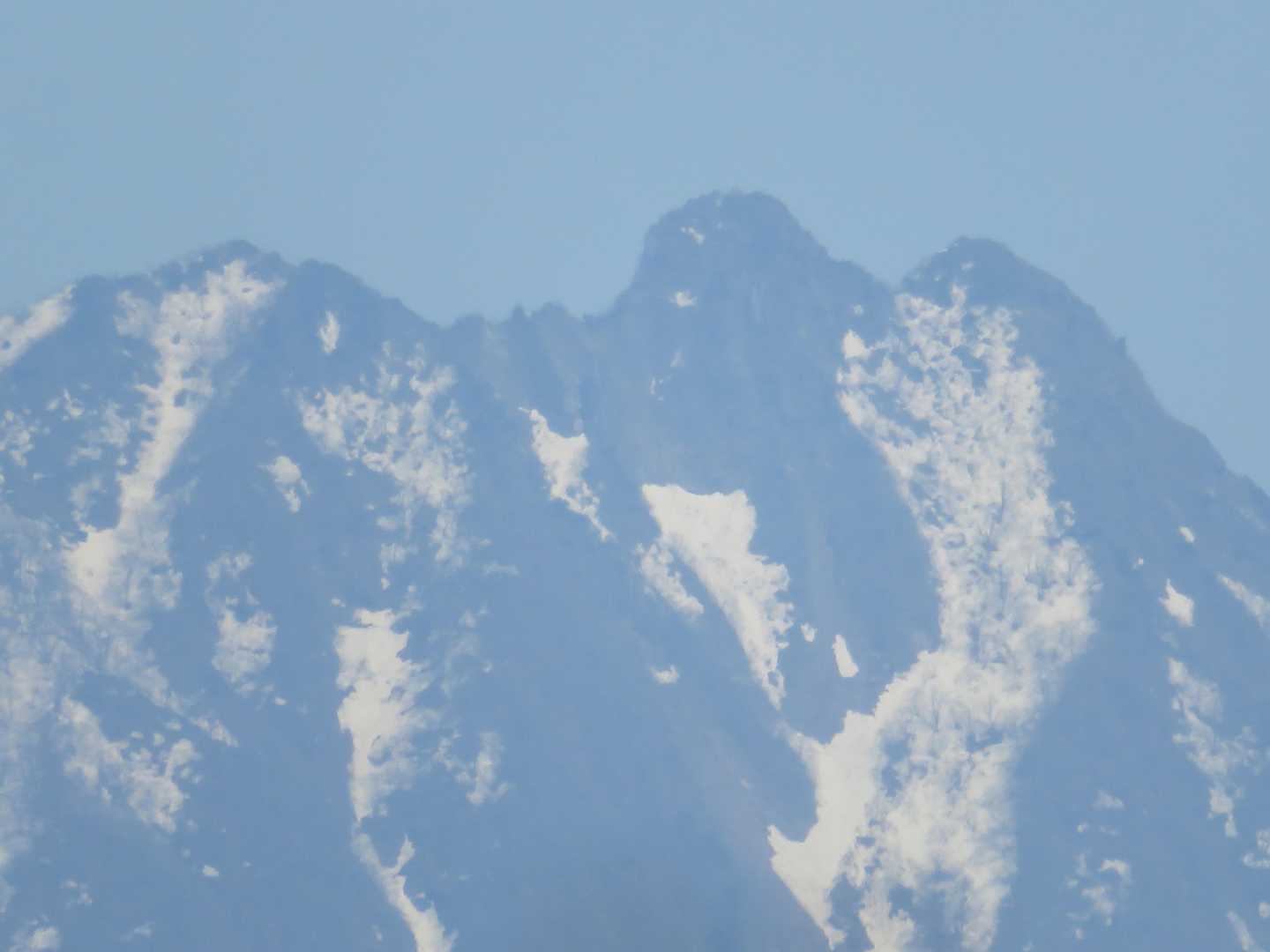 山頂から烏ヶ山アップ