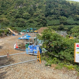 くろがね小屋は、老朽化による建替え工事のため営業を休止しております。
なお、福島県が実施している、くろがね小屋建替え工事は令和１０年１１月末頃、完了する予定となっております。
（※2026年1月時点）