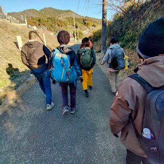 登山道までみんなで歩く🚶‍♀️‍➡️