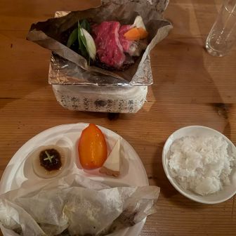 ごはんもほうば焼きもおいしかった。。凍った柿がデザート