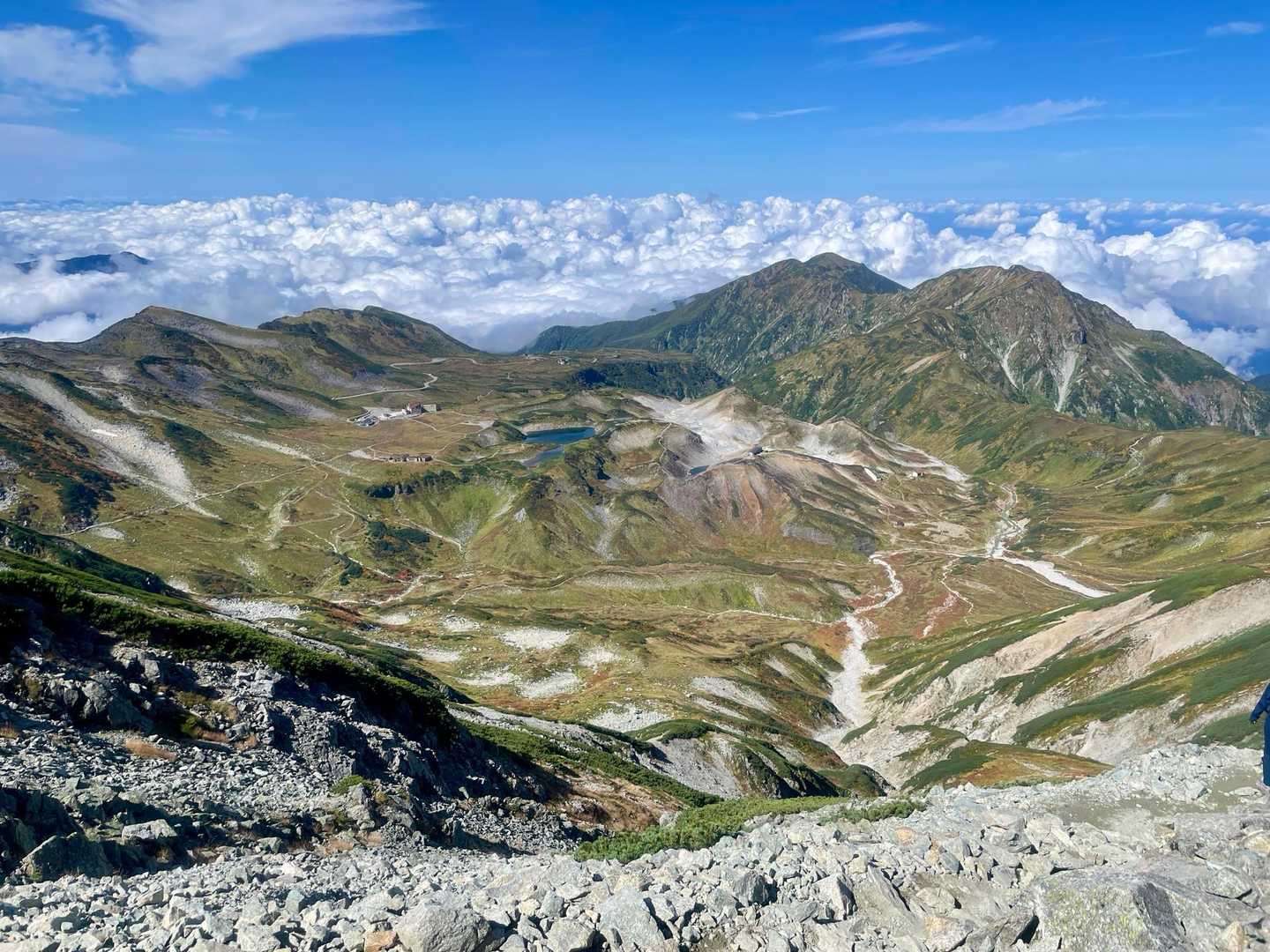 3000m峰三座と神域、黒部湖を見下ろす立山三峰周回の写真