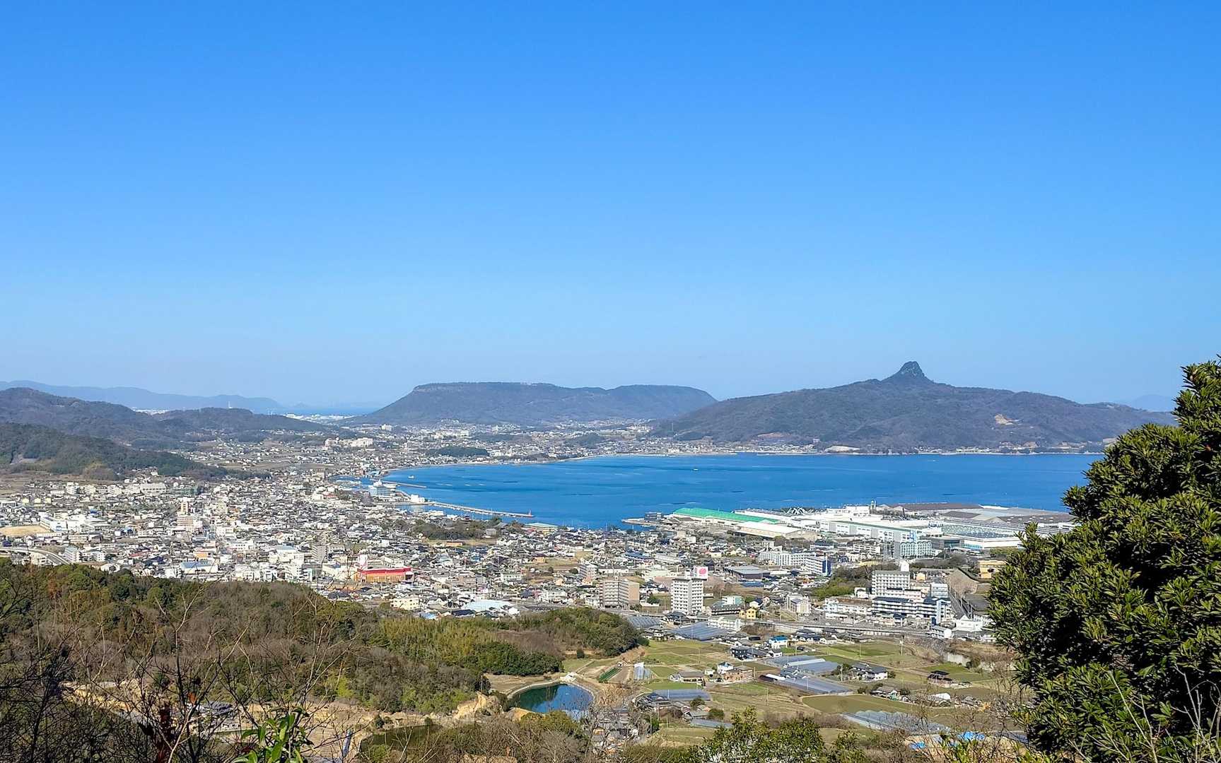 
お天気は最高！！！

雲一つない青い空！
青い海！
八栗さんと屋島も一望！
