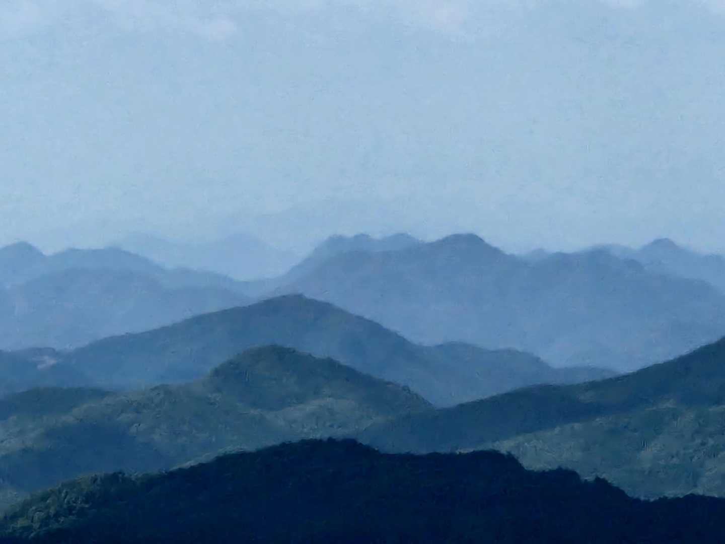 中央やや右下が納古山