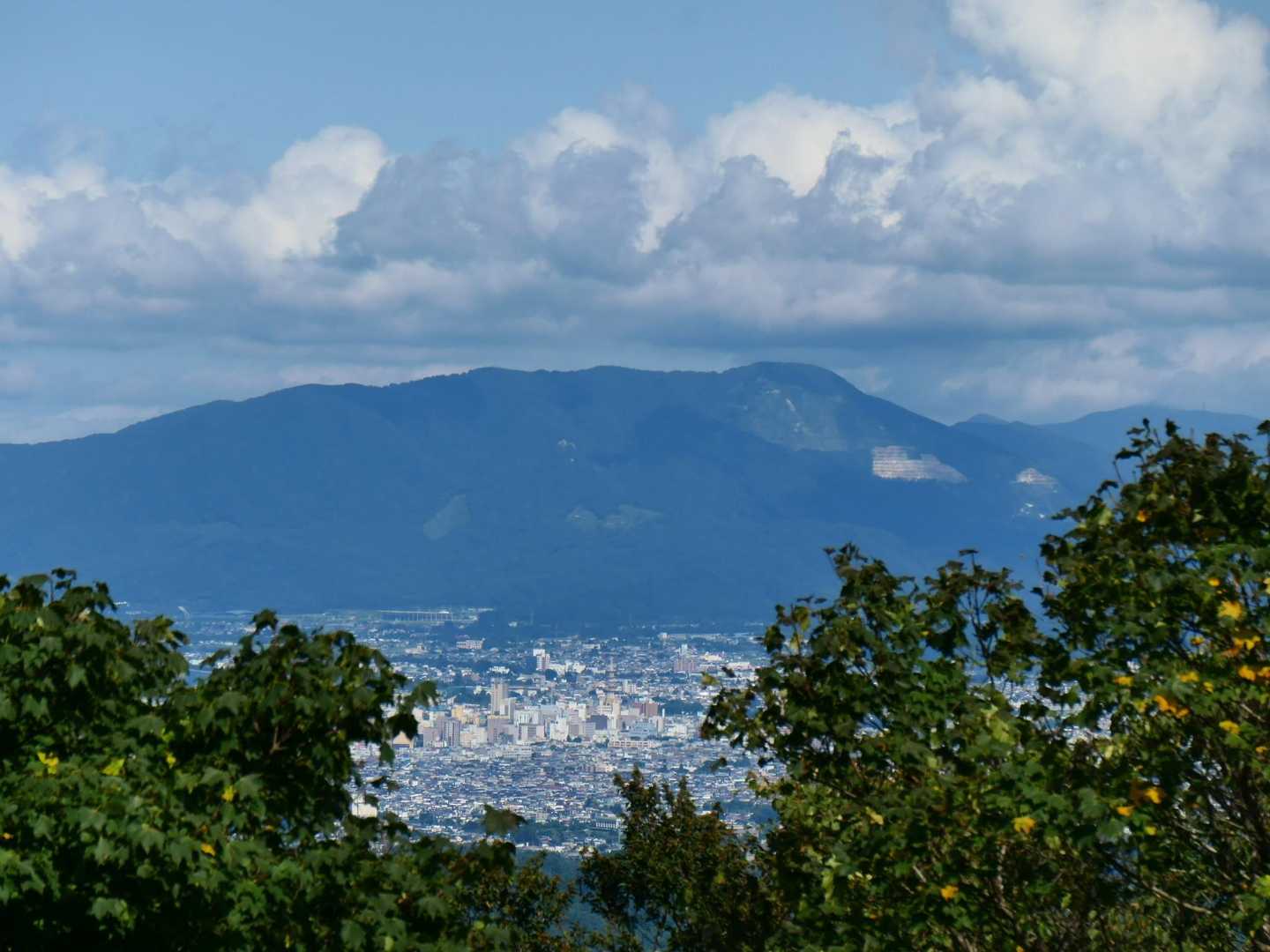 東岳と青森市街