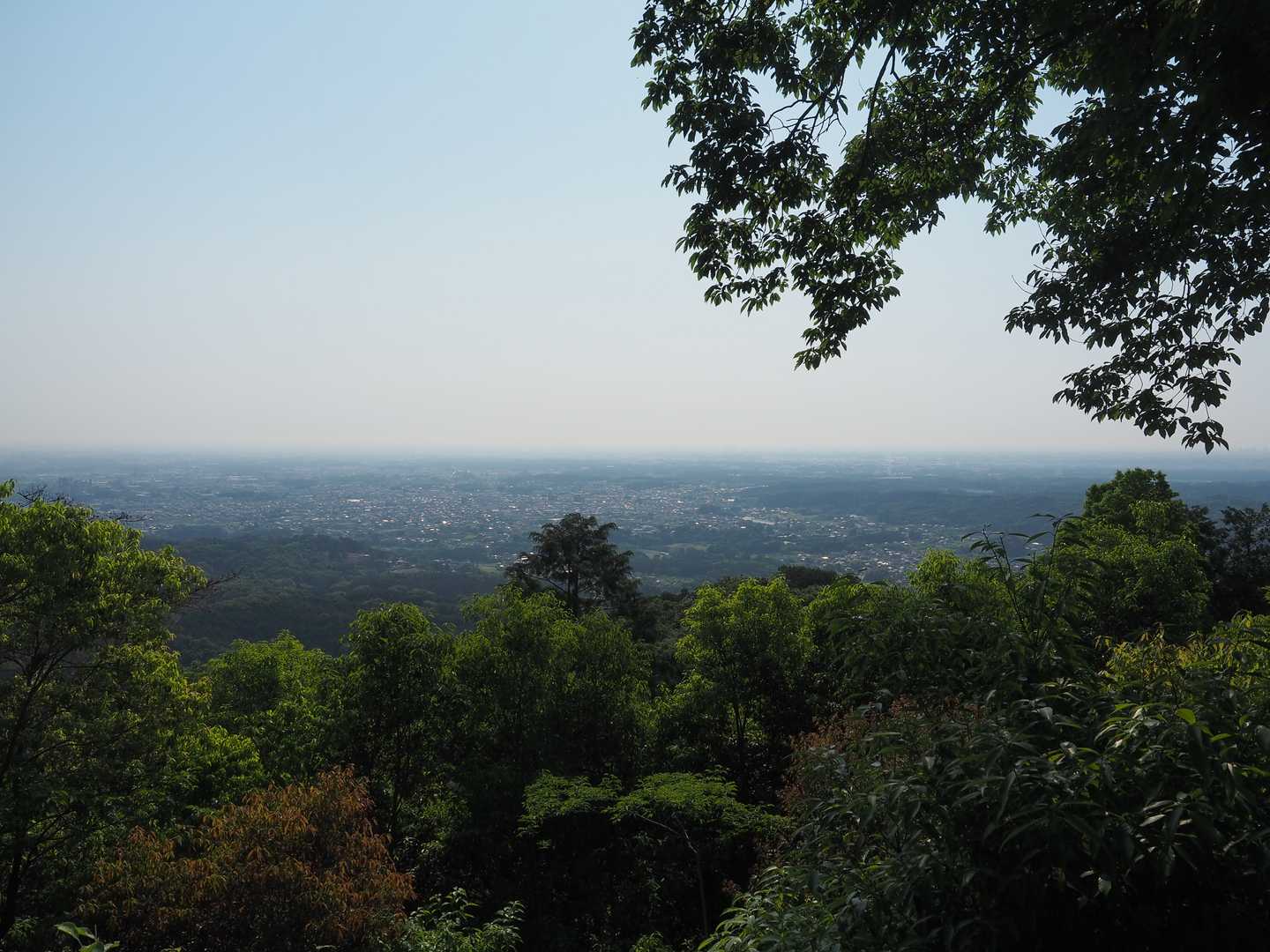 東側が開けています
ベンチに座って景色を眺めながら小休憩