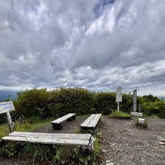 貸切の頂上⛰️
360度、晴れてれば絶景