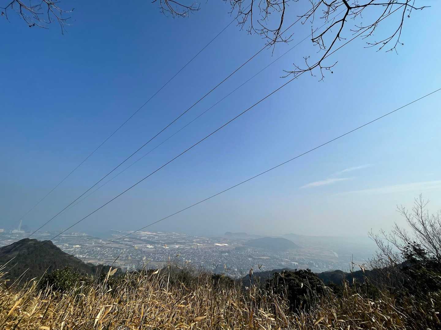 大平山から大久保山までの登り返しもキツかったー😫
苅田アルプス最高のビューポイントも白い…😶‍🌫️ 