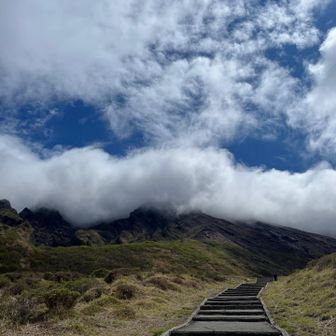 青と白とのコラボ。
自然は雄大だ。