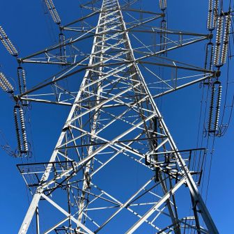 東稲荷山山頂には鉄塔