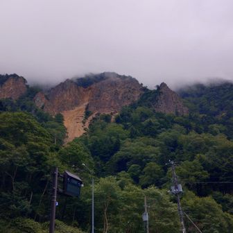 温泉ヶ岳もすっかり雲の中