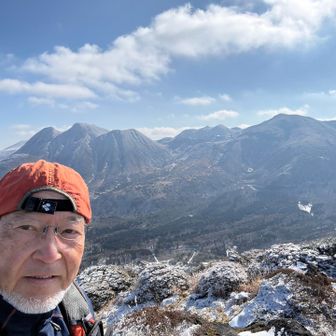 上泉水山頂手前の岩の上
GG👨‍🦲とくじゅう⛰️