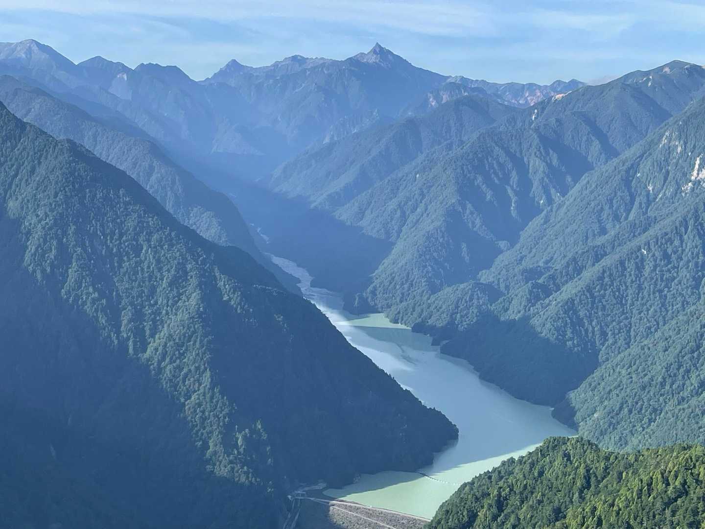 高瀬ダム越しの槍ヶ岳。