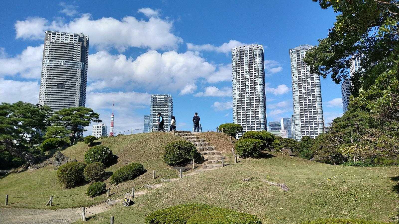 山頂を極めし者たち。標高5mの日本超低山。