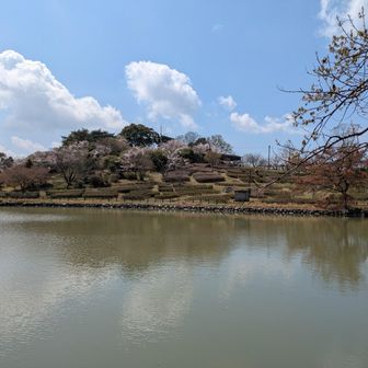頂上にある大きな鏡池、水は枯れない不思議な池