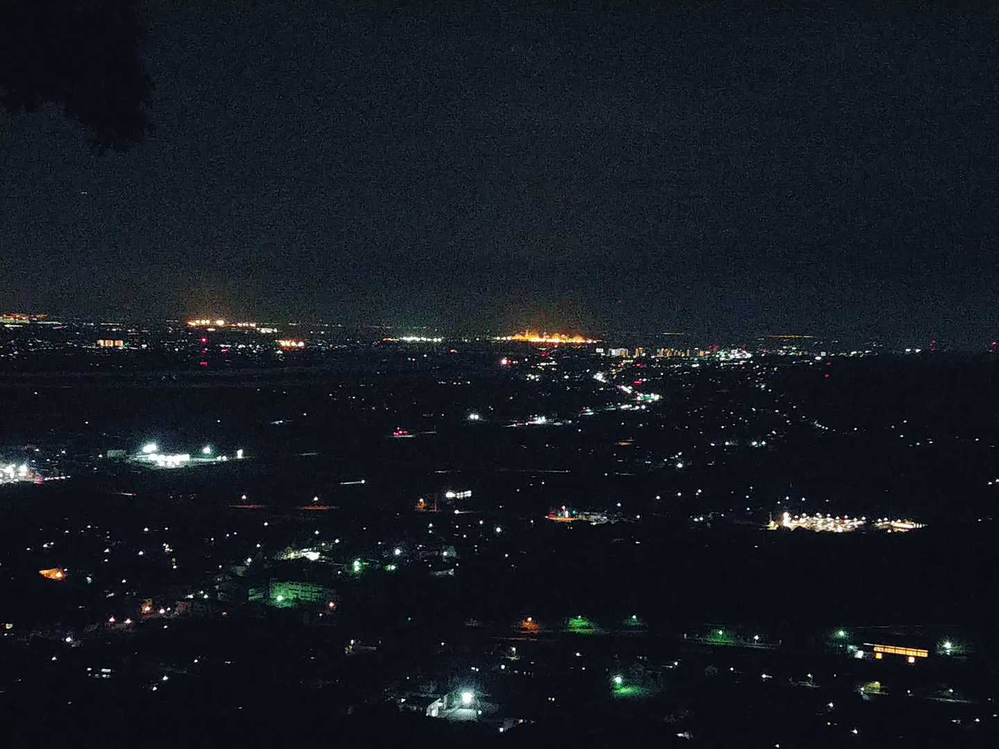 夜景は 頂上よりも下で見た方が綺麗に見えます🌃✨