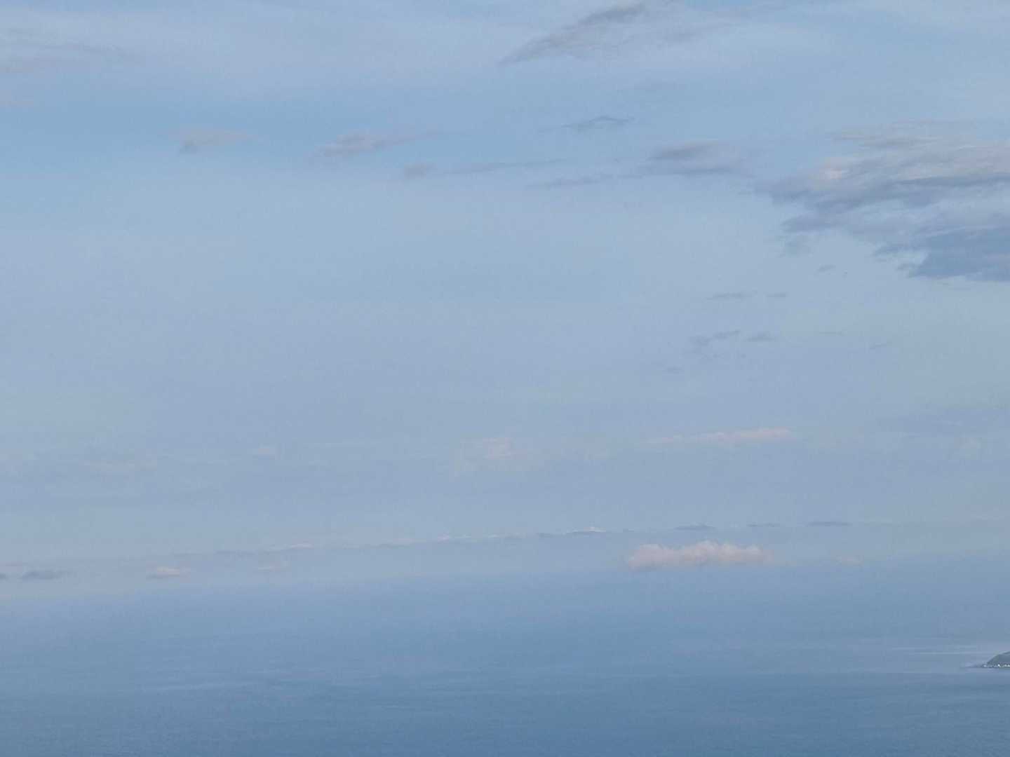 薄っすら見えてるの樺太じゃないかな。