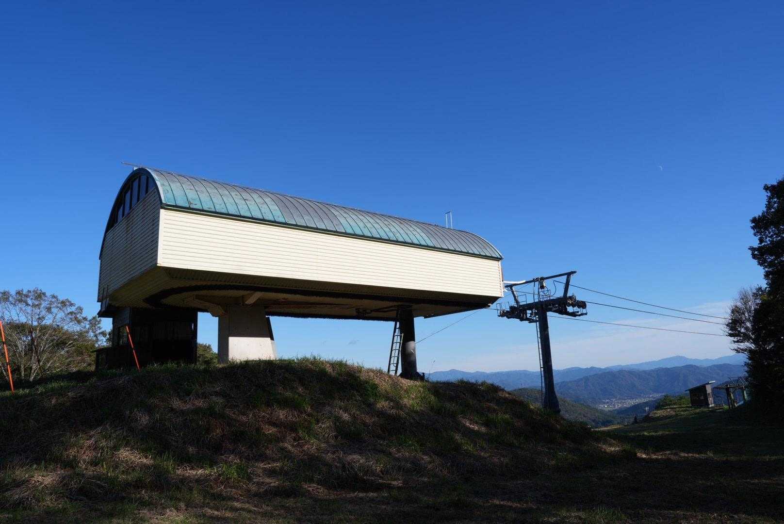 スキー場⛷️のリフト降り場、この辺が山頂