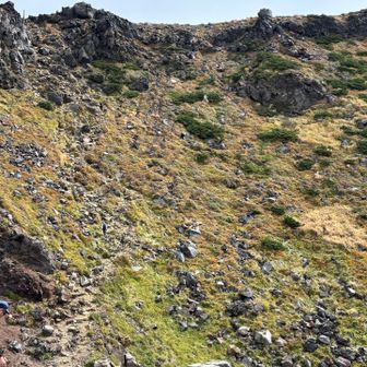 今度は、外輪山の稜線への急登🧗