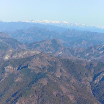 北アルプス
真ん中が白馬岳だと思う