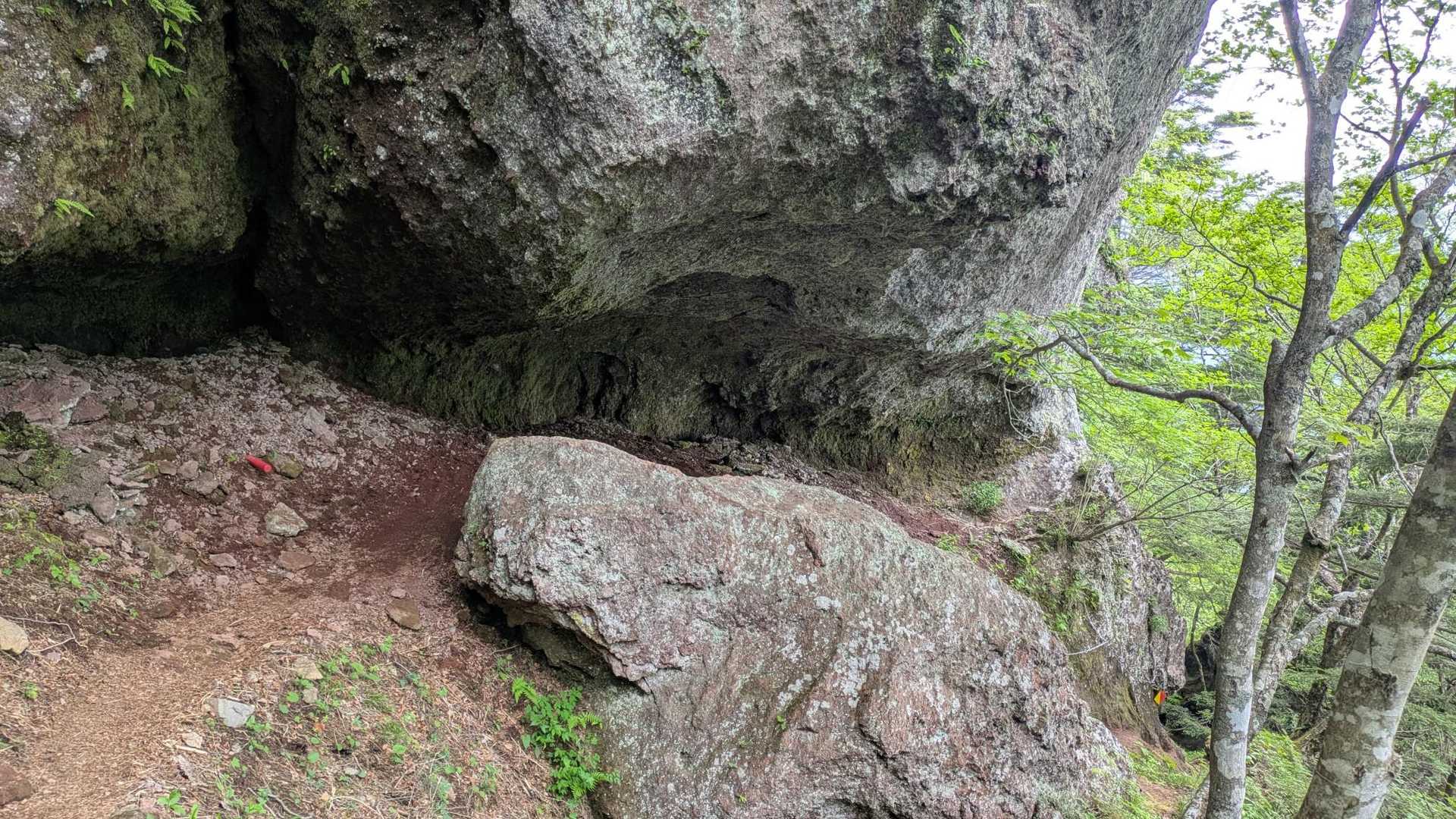 こんな所も登山道