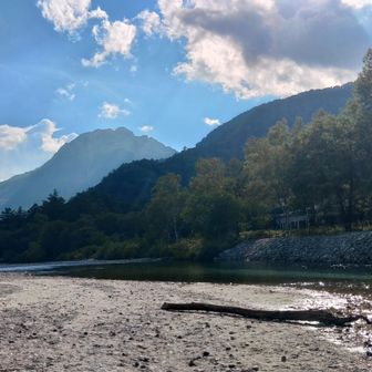 上高地から見た焼岳
疲れちゃって観光する元気なし