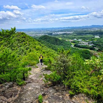 下りも、絶景を見ながら✨✨
近くにこんな素敵な山があったのね
登って良かった💕