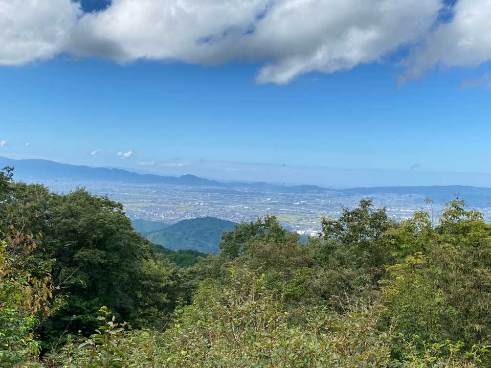 山頂から、金剛・葛城山、二上山が見えました