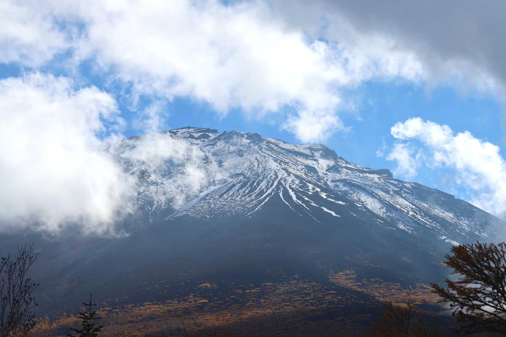 吉田川の富士山頂上はゴツゴツで迫力あるね