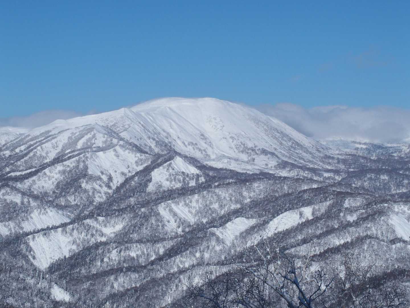 余市岳も雲がとれた。