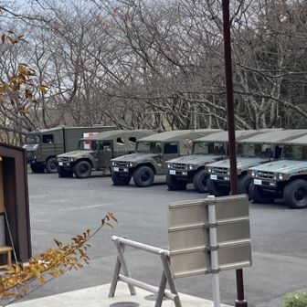 自衛隊のジープがたくさん停まっていました〜