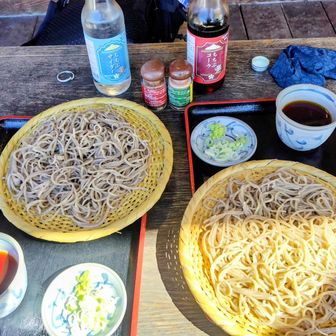 ここでTakさんと石臼挽蕎麦😋
秩父は蕎麦処…
観光地なのに一人前800円のお手頃価格で麺にコシがあり蕎麦の風味もある🥢
とても美味しかった！