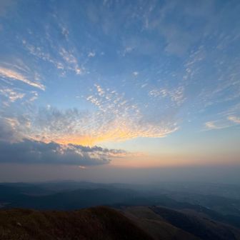 もう夕陽が出ることはないか…下山準備