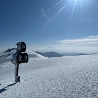 薄っすら富士山🗻　誰も踏み入れてない雪畳み