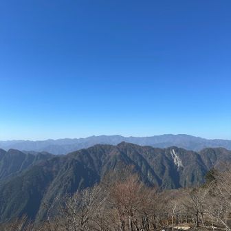 稜線からの絶景
一体どこまで見えてるんやろー
山深すぎてことばにならん❗️