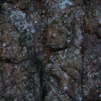 地図には五百羅漢が記載されていますが、最近作られたと思われる五百羅漢の近くにはもっと歴史のありそうな磨崖仏がたくさんあります。