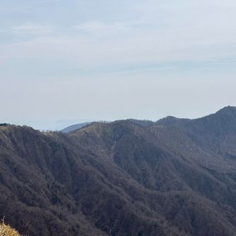塔ノ岳へ続く稜線