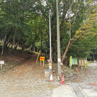 レンタカーを剣山（見ノ越）に停めたらバスで名頃へ。
そこから三嶺〜剣山縦走し、見ノ越へ下山します