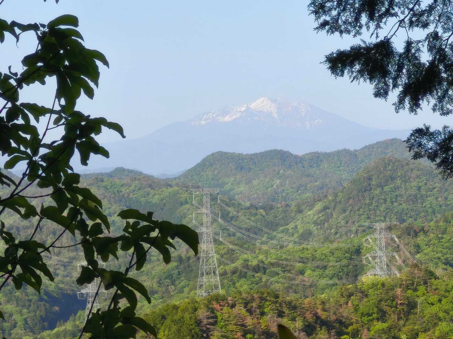 神社の奥から御嶽山