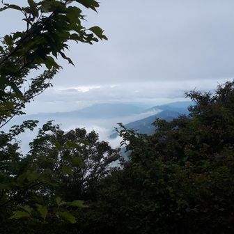 神事後、豊受山頂へ向かいます。