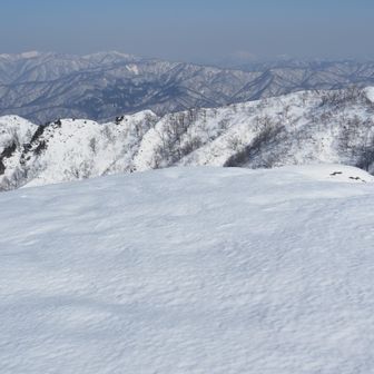部子山・銀杏峰・荒島岳。