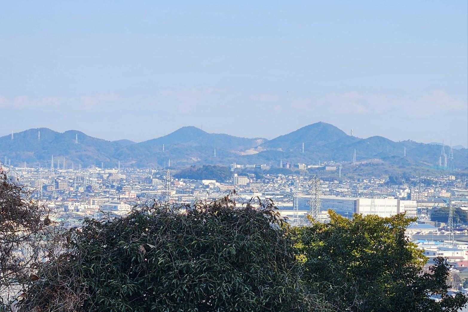 右から本宮山、尾張富士？