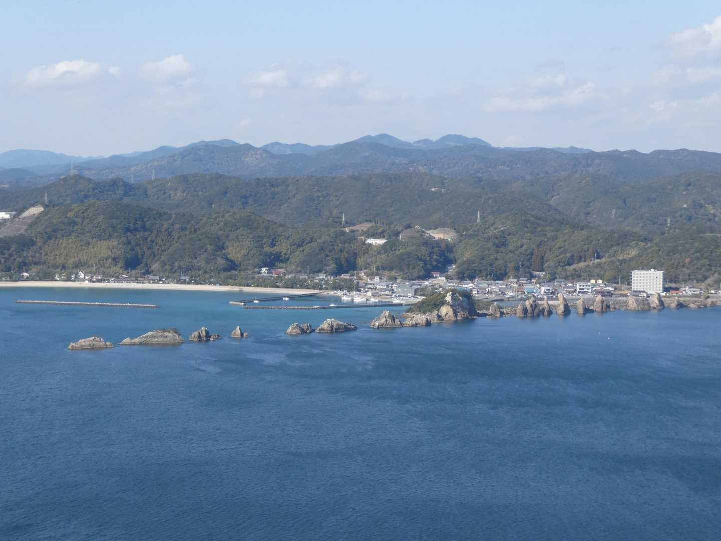橋杭岩